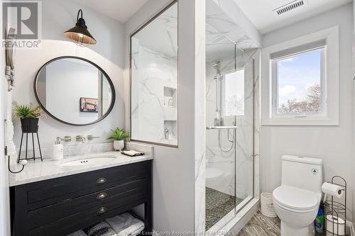 8748 Riverside Drive East, Windsor, ON - Indoor Photo Showing Bathroom