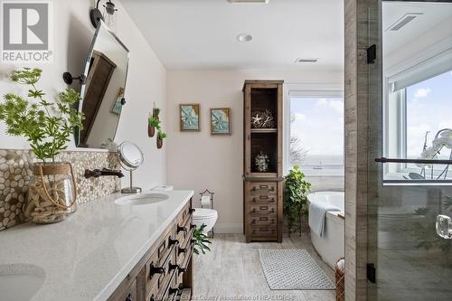 8748 Riverside Drive East, Windsor, ON - Indoor Photo Showing Bathroom