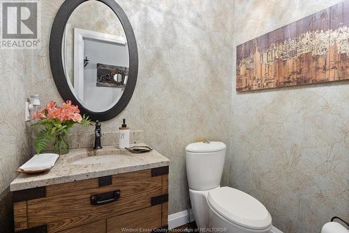 8748 Riverside Drive East, Windsor, ON - Indoor Photo Showing Bathroom