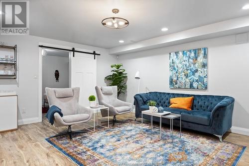 8748 Riverside Drive East, Windsor, ON - Indoor Photo Showing Living Room