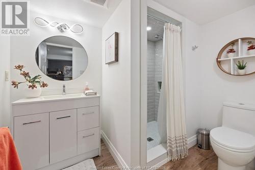 8748 Riverside Drive East, Windsor, ON - Indoor Photo Showing Bathroom