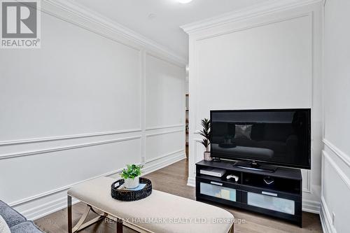 204 - 9075 Jane Street, Vaughan (Concord), ON - Indoor Photo Showing Living Room