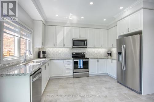 125 Connell Drive, Georgina (Keswick North), ON - Indoor Photo Showing Kitchen With Stainless Steel Kitchen With Upgraded Kitchen