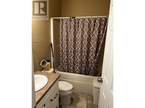 8334 87 Avenue, Fort St. John, BC - Indoor Photo Showing Bathroom