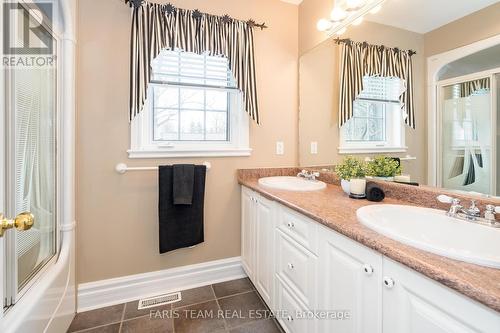 281 Puddicombe Road, Midland, ON - Indoor Photo Showing Bathroom