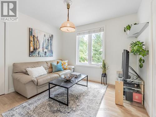 1585 Trotwood Avenue, Mississauga (Mineola), ON - Indoor Photo Showing Living Room