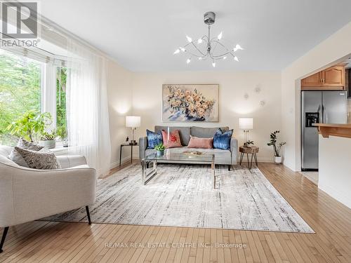 1585 Trotwood Avenue, Mississauga (Mineola), ON - Indoor Photo Showing Living Room