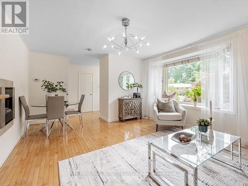 1585 Trotwood Avenue, Mississauga (Mineola), ON - Indoor Photo Showing Living Room