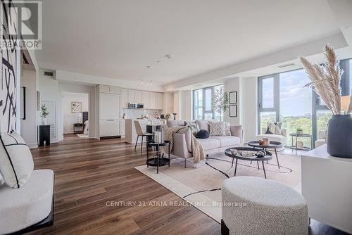 803 - 250 Lawrence Avenue, Toronto (Lawrence Park North), ON - Indoor Photo Showing Living Room