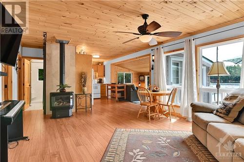 520 Otty Lake S W Shore Road, Perth, ON - Indoor Photo Showing Living Room