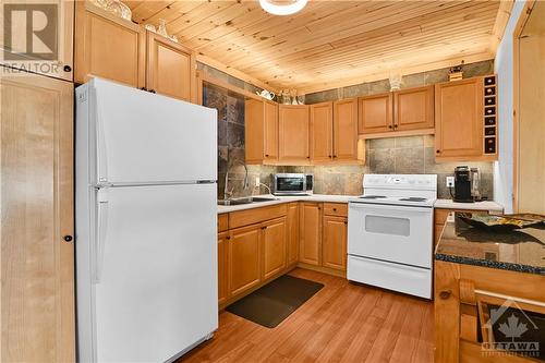 520 Otty Lake S W Shore Road, Perth, ON - Indoor Photo Showing Kitchen