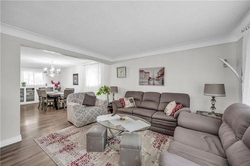 154 Gainsborough Road, Hamilton, ON - Indoor Photo Showing Living Room