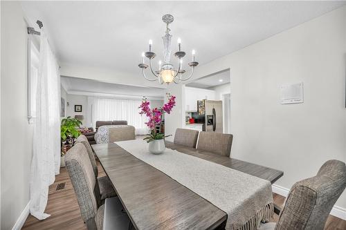 154 Gainsborough Road, Hamilton, ON - Indoor Photo Showing Dining Room