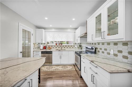 154 Gainsborough Road, Hamilton, ON - Indoor Photo Showing Kitchen With Upgraded Kitchen