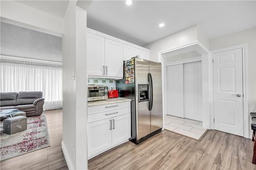 154 Gainsborough Road, Hamilton, ON - Indoor Photo Showing Kitchen