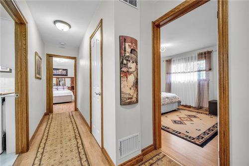 154 Gainsborough Road, Hamilton, ON - Indoor Photo Showing Other Room