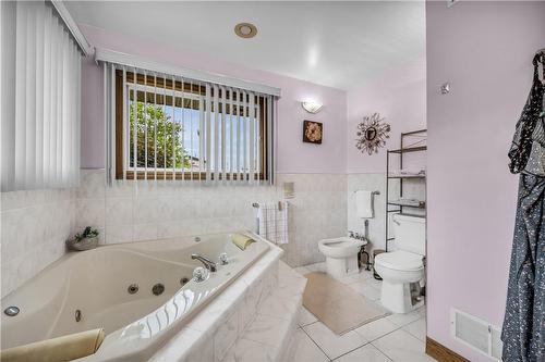 154 Gainsborough Road, Hamilton, ON - Indoor Photo Showing Bathroom