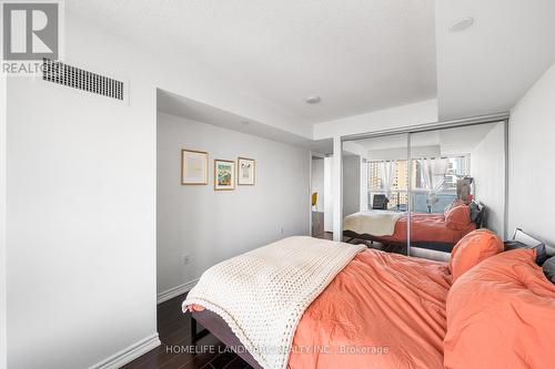 2403 - 386 Yonge Street, Toronto, ON - Indoor Photo Showing Bedroom