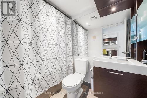 2403 - 386 Yonge Street, Toronto, ON - Indoor Photo Showing Bathroom