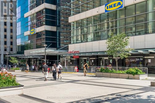 2403 - 386 Yonge Street, Toronto, ON - Outdoor