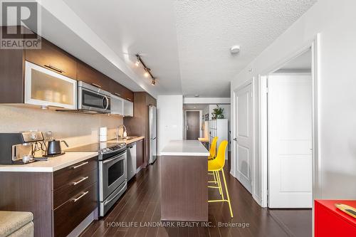 2403 - 386 Yonge Street, Toronto, ON - Indoor Photo Showing Kitchen With Upgraded Kitchen