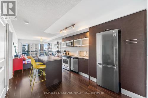 2403 - 386 Yonge Street, Toronto, ON - Indoor Photo Showing Kitchen