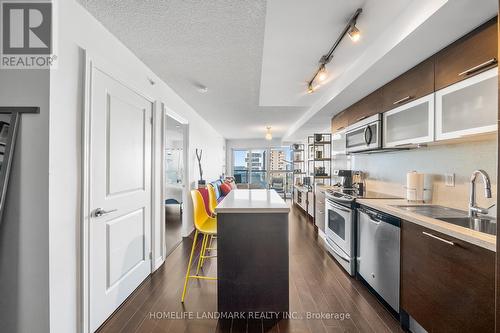 2403 - 386 Yonge Street, Toronto (Bay Street Corridor), ON - Indoor Photo Showing Kitchen