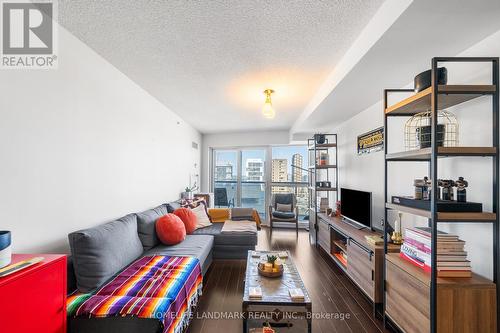 2403 - 386 Yonge Street, Toronto (Bay Street Corridor), ON - Indoor Photo Showing Living Room