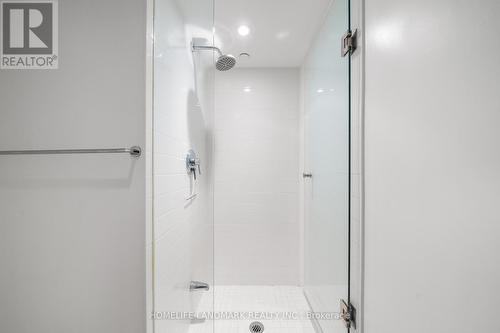 2403 - 386 Yonge Street, Toronto (Bay Street Corridor), ON - Indoor Photo Showing Bathroom