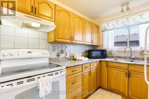 4 Cedar Glen, Grimsby, ON - Indoor Photo Showing Kitchen With Double Sink