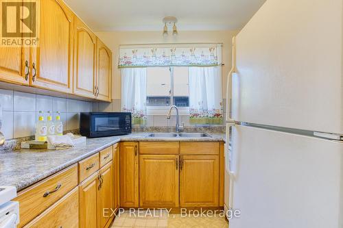 4 Cedar Glen, Grimsby, ON - Indoor Photo Showing Kitchen With Double Sink