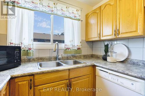 4 Cedar Glen, Grimsby, ON - Indoor Photo Showing Kitchen With Double Sink