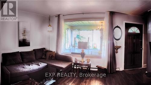 3758 Kennedy Avenue, North Glengarry, ON - Indoor Photo Showing Living Room