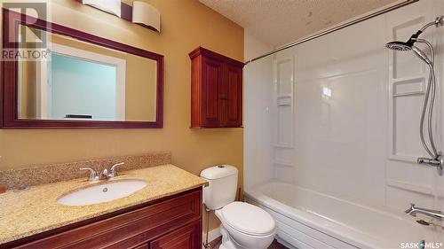 22 Cottonwood Bay, Regina, SK - Indoor Photo Showing Bathroom