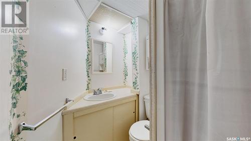 22 Cottonwood Bay, Regina, SK - Indoor Photo Showing Bathroom