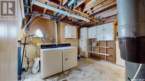 22 Cottonwood Bay, Regina, SK - Indoor Photo Showing Laundry Room