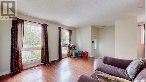 22 Cottonwood Bay, Regina, SK - Indoor Photo Showing Living Room