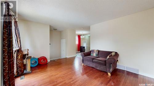 22 Cottonwood Bay, Regina, SK - Indoor Photo Showing Living Room