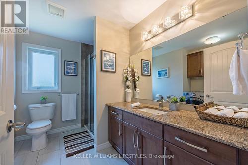 Main upstairs bathroom, with laundry - 190 Emery Street, Central Elgin (Port Stanley), ON - Indoor Photo Showing Bathroom