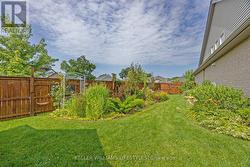 Landscaped garden down the side of the house - 