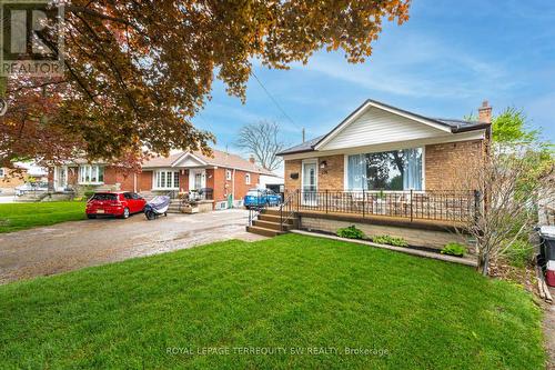 216 Flora Drive, Toronto (Dorset Park), ON 