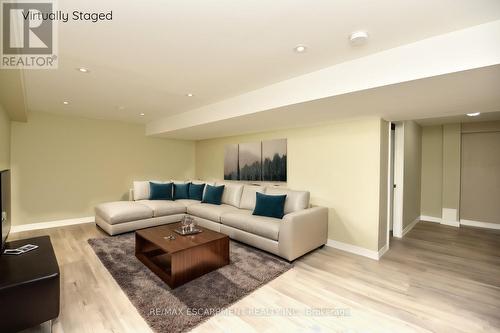 11 Serena Crescent, Hamilton (Stoney Creek), ON - Indoor Photo Showing Living Room