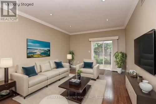 11 Serena Crescent, Hamilton (Stoney Creek), ON - Indoor Photo Showing Living Room