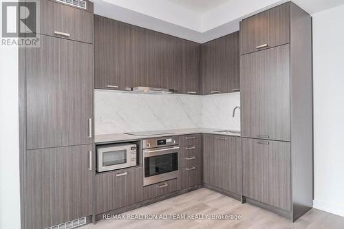 2003 - 38 Honeycrisp Crescent, Vaughan (Vaughan Corporate Centre), ON - Indoor Photo Showing Kitchen