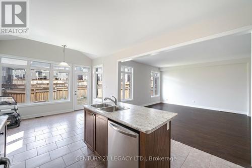 45 Atkinson Crescent, New Tecumseth, ON - Indoor Photo Showing Kitchen With Double Sink