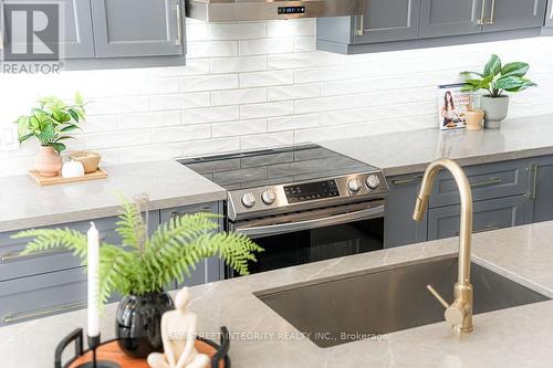 19846 Leslie Street, East Gwillimbury (Queensville), ON - Indoor Photo Showing Kitchen With Upgraded Kitchen