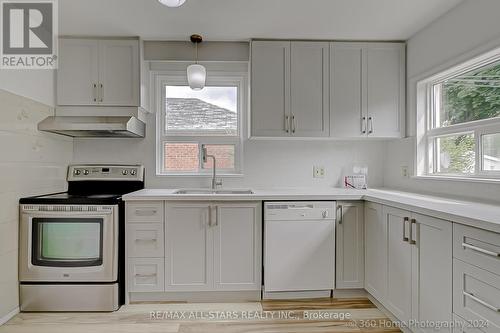 117 North Bonnington Avenue, Toronto (Clairlea-Birchmount), ON - Indoor Photo Showing Kitchen