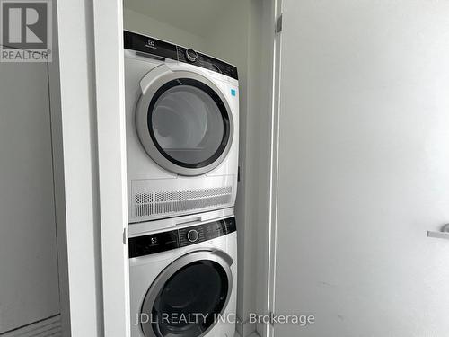 2605 - 55 Cooper Street, Toronto (Waterfront Communities), ON - Indoor Photo Showing Laundry Room