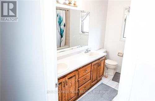 1327 Brookline Avenue, Ottawa, ON - Indoor Photo Showing Bathroom