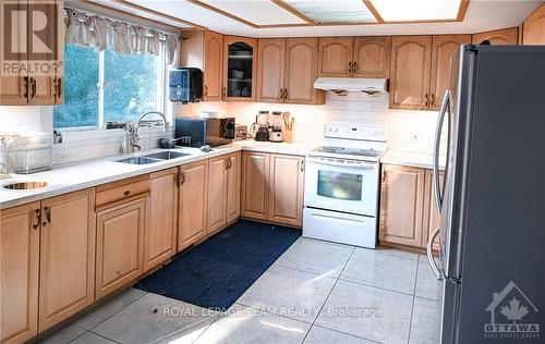 1327 Brookline Avenue, Ottawa, ON - Indoor Photo Showing Kitchen With Double Sink